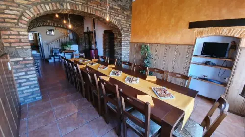 comedor-grande-casa-rural-lleida-cal-curpets-agramunt-lleida Mesa grande en comedor de la casa rural cal curpets en agramunt, lleida