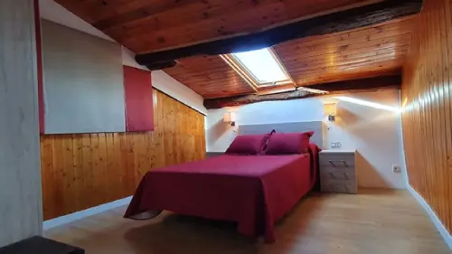 habitación-venus-casa-rural-lleida-cal-curpets-agramunt-lleida Bonita habitación de estilo rústico en la casa rural Cal Curpets.